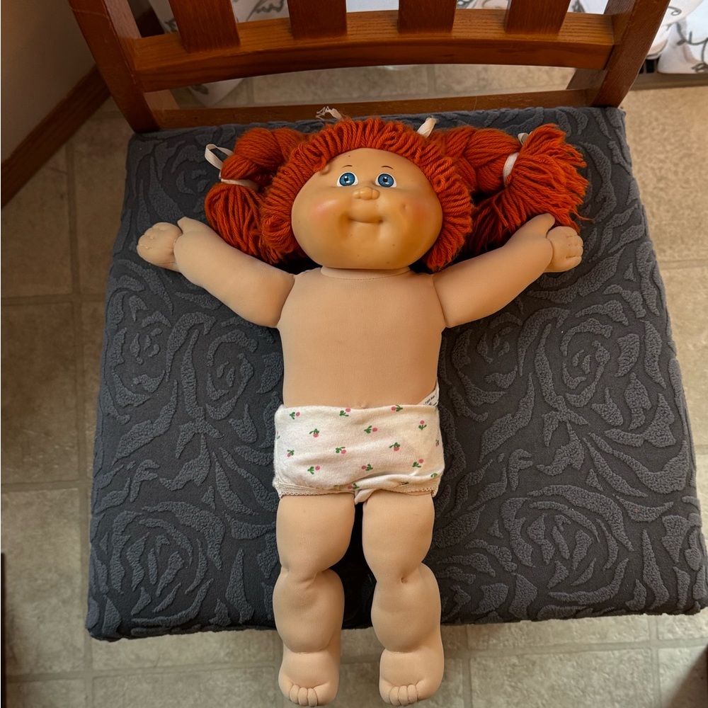 Vintage Cabbage Patch Doll with Clothes - Picture 4 of 11